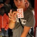Un jeune nous montre ses talents de magicien !