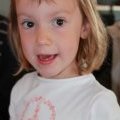Petite fille heureuse