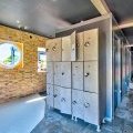Les vestiaires de la piscine du Domaine de Léveno à Guérande