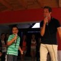 Duo de chanteurs de karaoké !