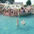 Concours de natation syncronisée!
