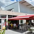 La terrasse de l'espace bar du camping pour se ressourcer entre amis, proche (…)