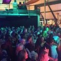Public en folie à la soirée fluo !