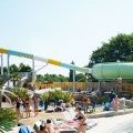 Le complexe piscine du camping club le domaine de léveno à une heure de Nantes