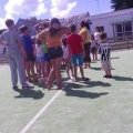 Le kid's club en pleine activité au terrain multisport