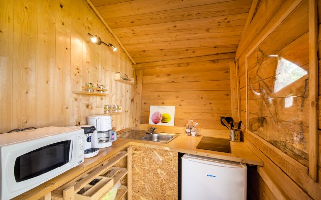 Cuisine Cabane perchée 4 places Domaine de Léveno à Guérande
