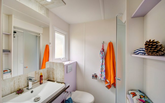 Salle de douche MH VIP 6 places Domaine de Léveno à Guérande