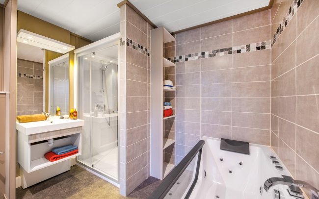 Baignoire bal-néo MH VIP 6 places Domaine de Léveno à Guérande 